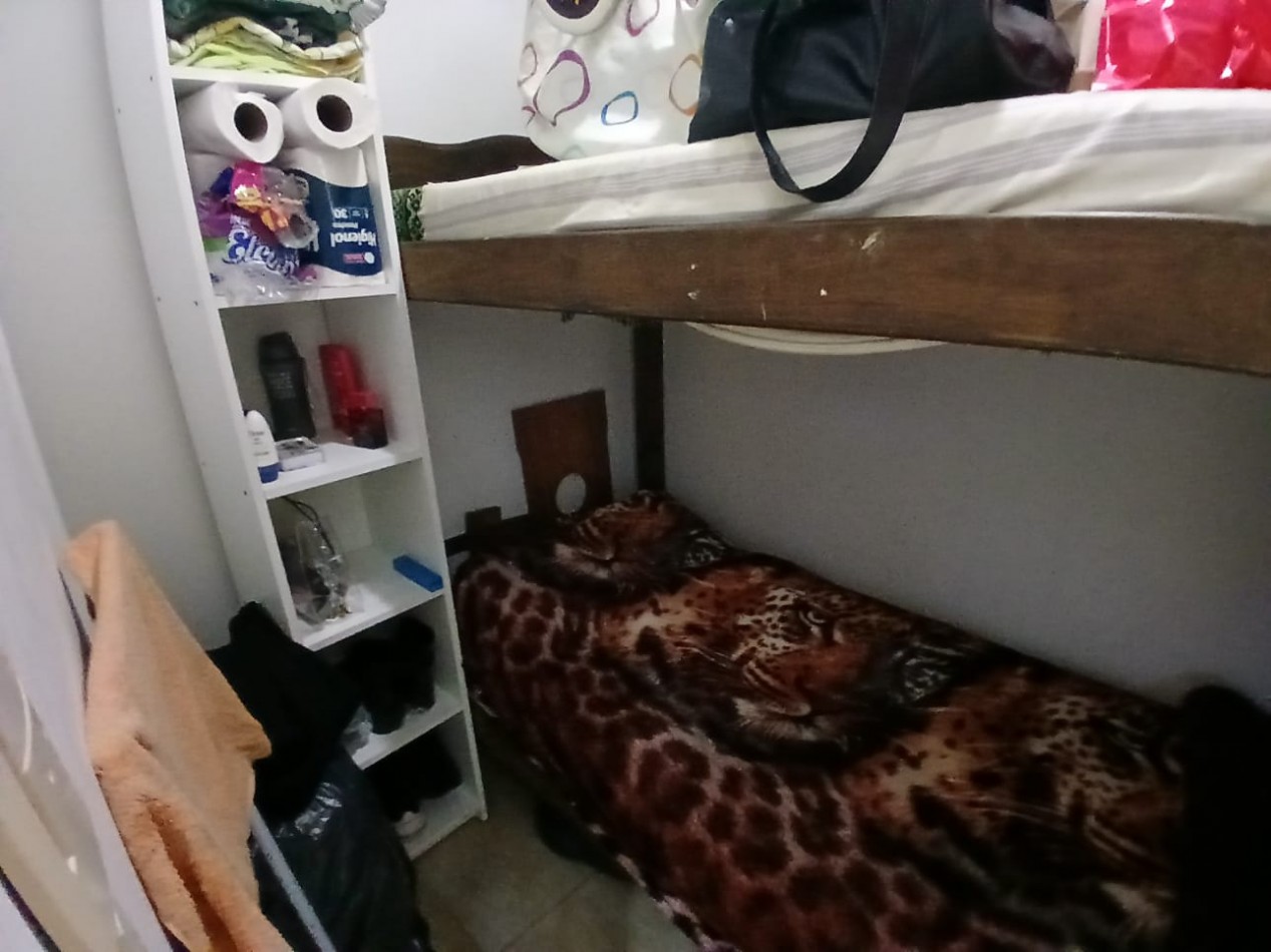 Venta Departamento de 2 ambientes a la calle, con dependencia, Entre Rios 1700.
