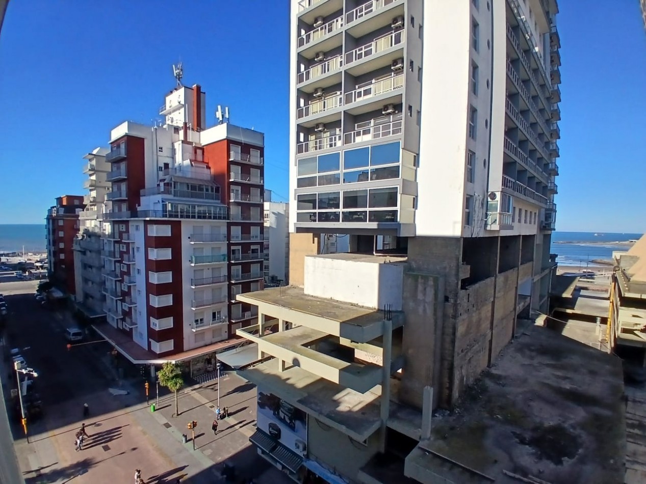 Venta Departamento de 2 ambientes a la calle, con dependencia, Entre Rios 1700.