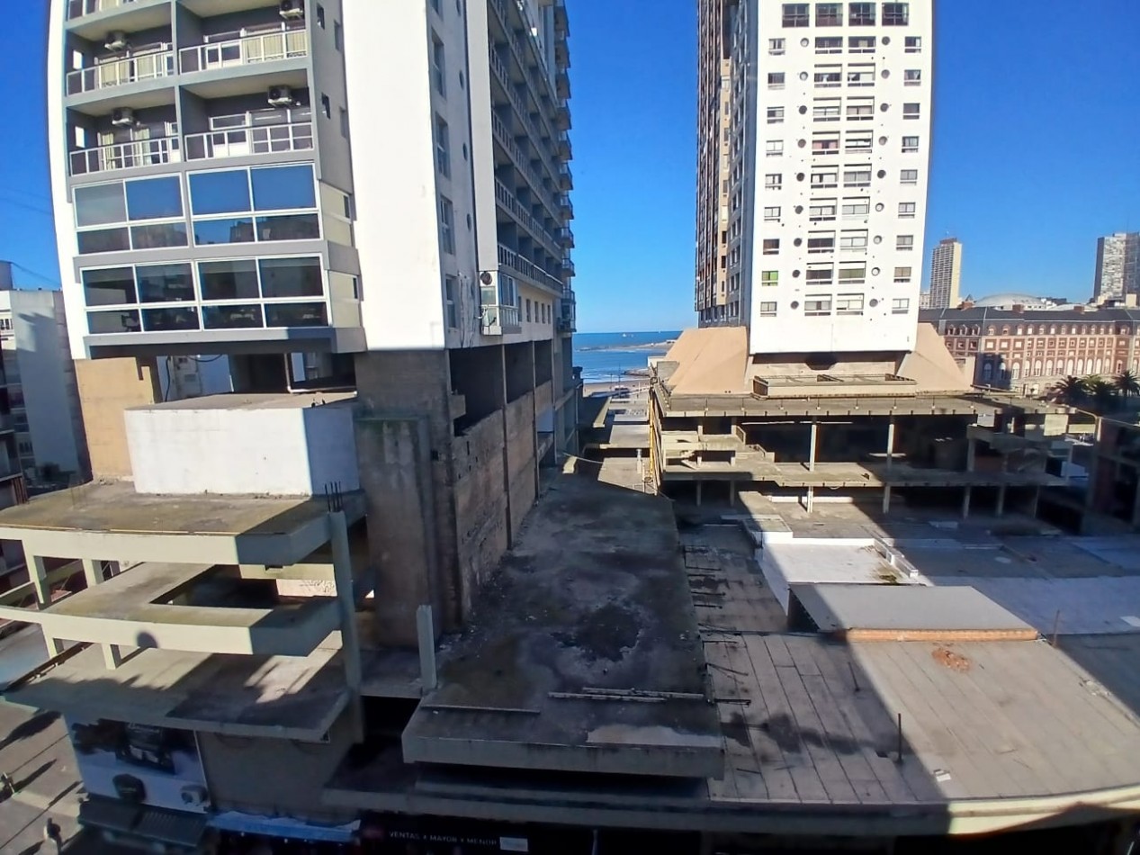 Venta Departamento de 2 ambientes a la calle, con dependencia, Entre Rios 1700.