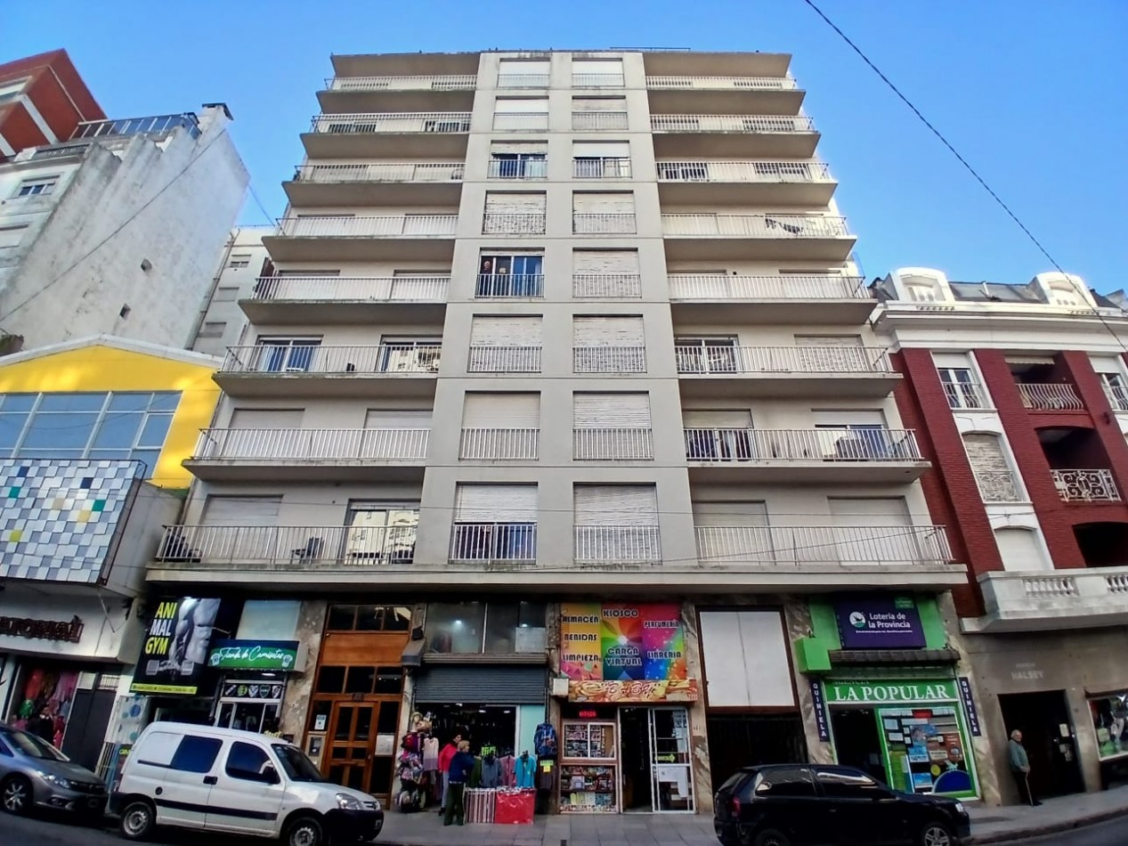 Venta Departamento de 2 ambientes a la calle, con dependencia, Entre Rios 1700.