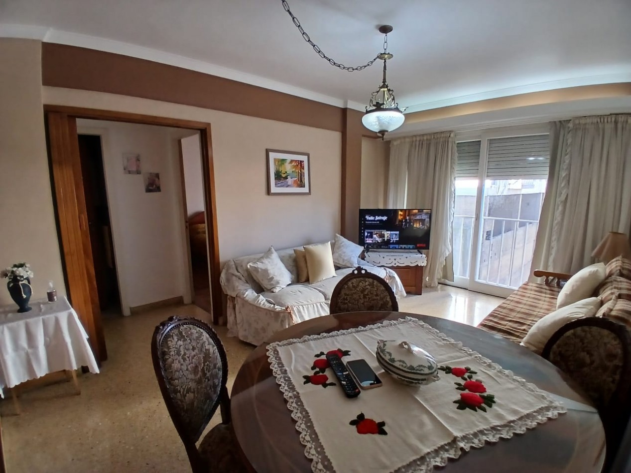 Venta Departamento de 2 ambientes a la calle, con dependencia, Entre Rios 1700.