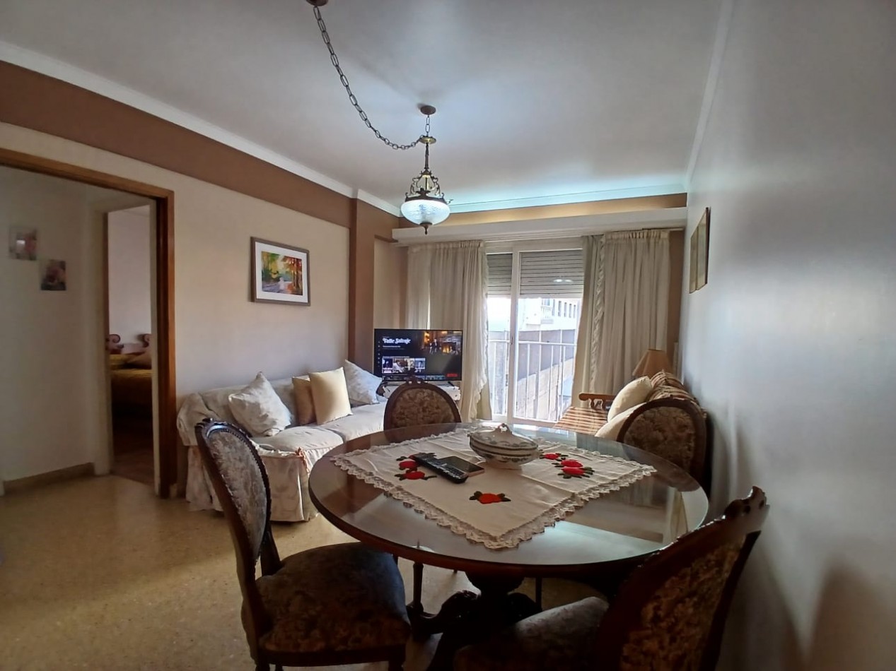Venta Departamento de 2 ambientes a la calle, con dependencia, Entre Rios 1700.