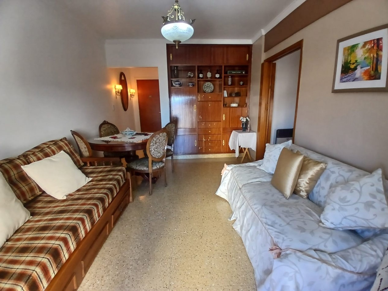 Venta Departamento de 2 ambientes a la calle, con dependencia, Entre Rios 1700.