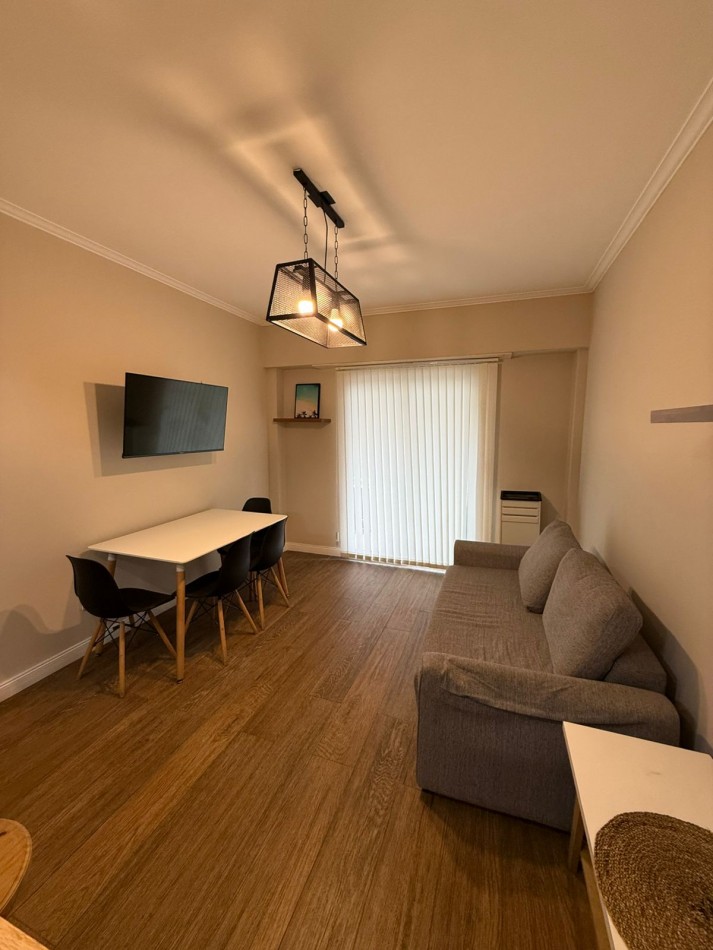 Venta, Departamento de 2 ambientes con balcon saliente al Frente. Santiago del Estero y Bolivar