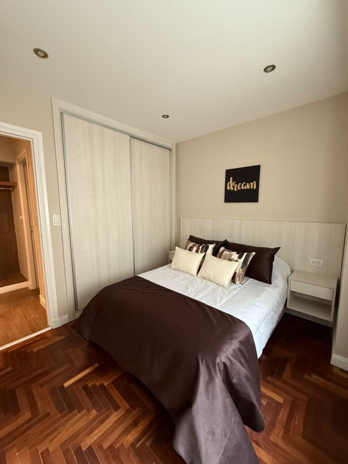 Venta, Departamento de 2 ambientes con balcon saliente al Frente. Santiago del Estero y Bolivar