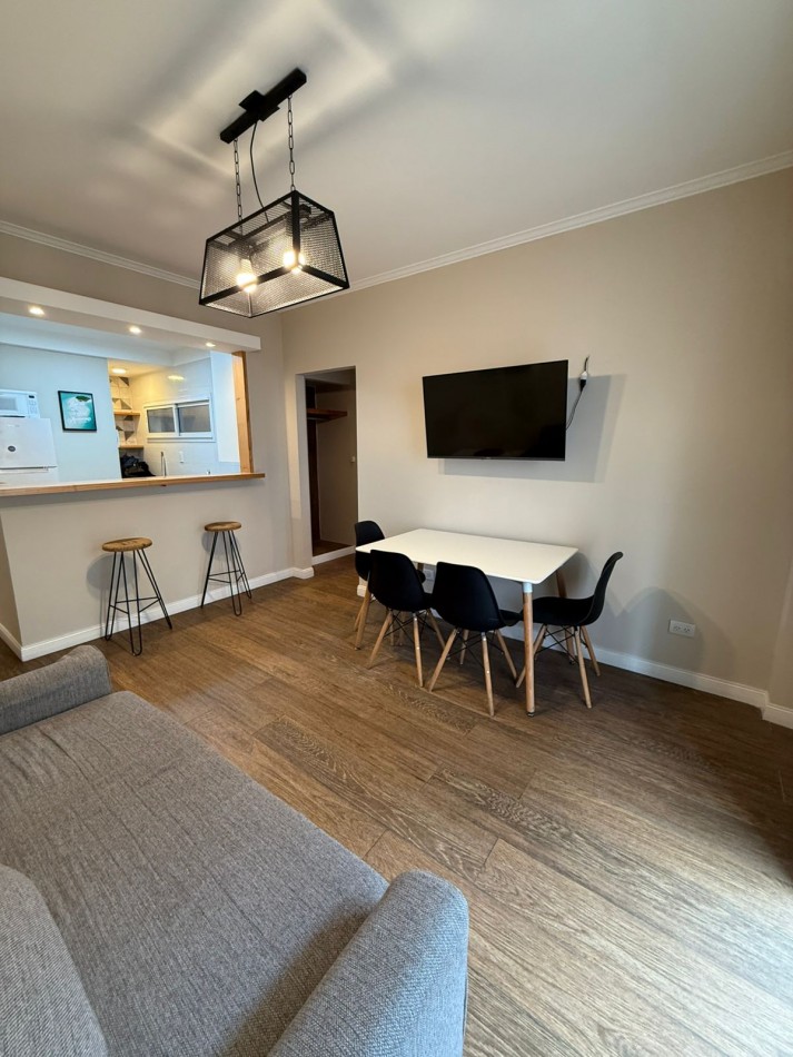 Venta, Departamento de 2 ambientes con balcon saliente al Frente. Santiago del Estero y Bolivar