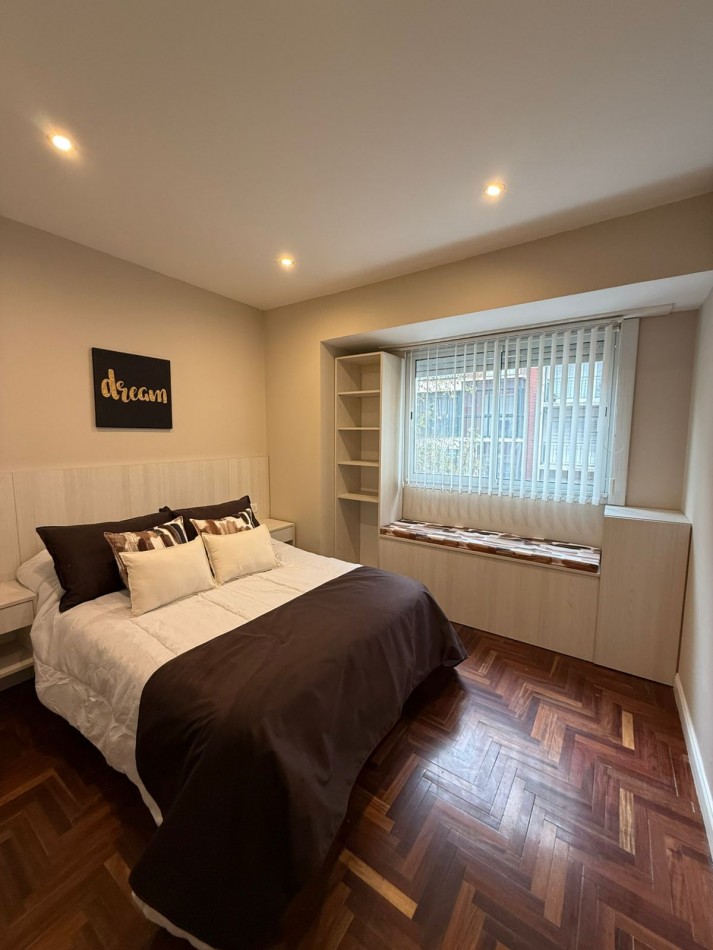 Venta, Departamento de 2 ambientes con balcon saliente al Frente. Santiago del Estero y Bolivar