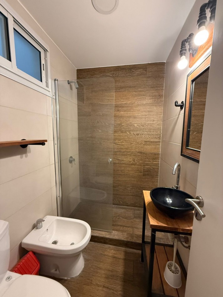 Venta, Departamento de 2 ambientes con balcon saliente al Frente. Santiago del Estero y Bolivar