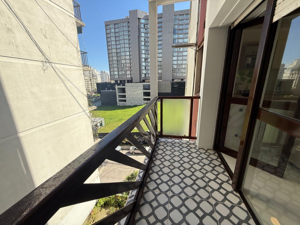 Venta Departamento de 3 ambientes con cochera, Santa Fe y 9 de Julio.