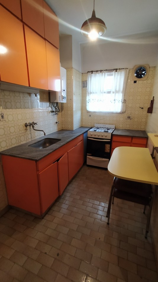 Departamento dos ambientes c/ balcon saliente