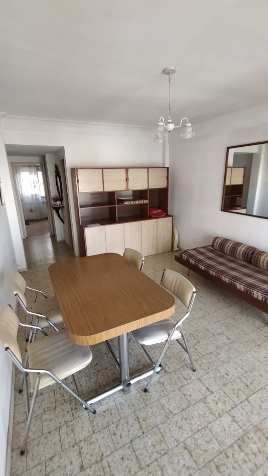 Departamento dos ambientes c/ balcon saliente