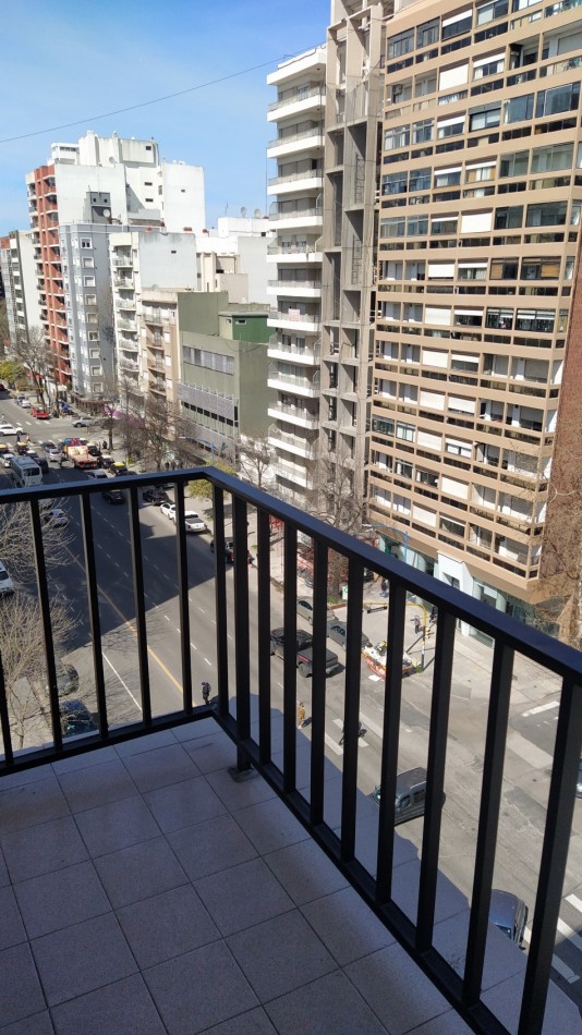 Departamento dos ambientes c/ balcon saliente