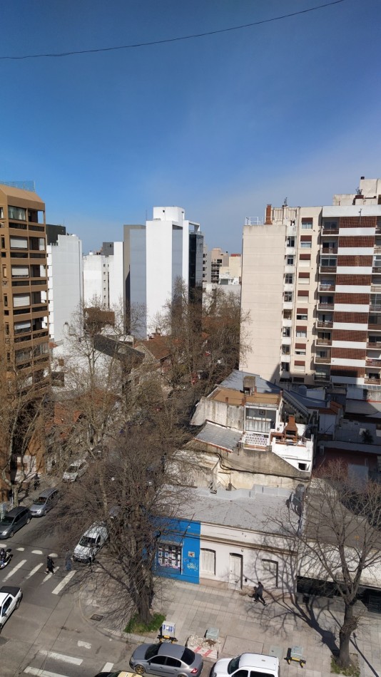 Departamento dos ambientes c/ balcon saliente