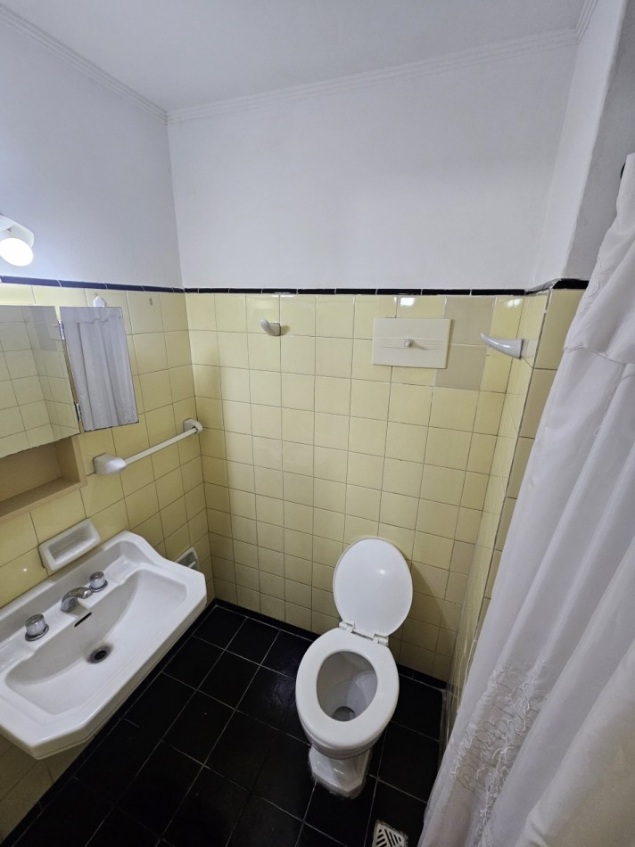 VENTA Departamento ambiente y medio Plaza Colon