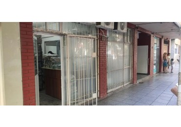 Local en Venta, salida a dos calles Gascon y Entre Rios