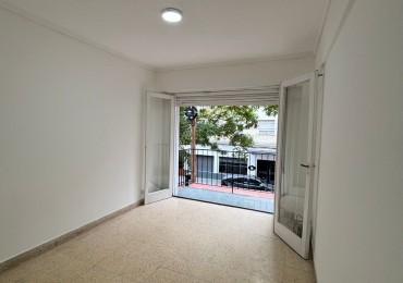 Dos ambientes con dep. a la calle