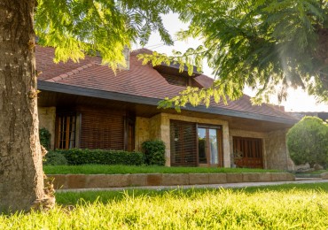 Amplio Chalet de categoria sobre 2 lotes Brandsen y Misiones Parque Luro