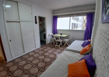 Departamento de 1 ambiente, contrafrente abierto, Luminoso, Sarmiento y Alberti