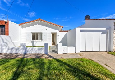 VENTA CASA 3 AMBIENTES, CON GARAGE, BARRIO LAS AVENIDAS