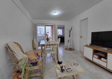 VENTA DEPARTAMENTO EN SEMIPISO 2 AMBIENTES CON BALCON, 25 DE MAYO Y SALTA