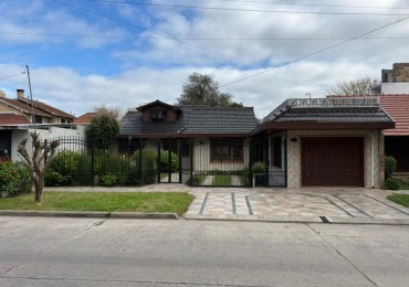 VENTA CASA 3 AMBIENTES, CON GARAJE Y DPTO. SOLIS Y LUIS AGOTE